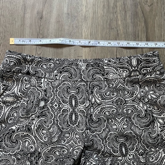 Express Paisley Shorties Shorts  - Size 4 - Picture 6 of 7